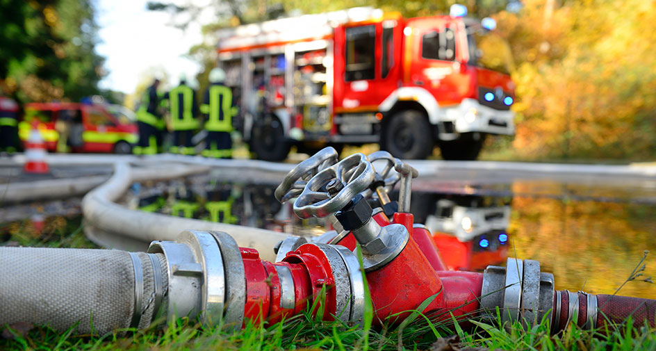 Teaserbild mit einem Foto eines Einsatzes im Bereich Brand- und Katastrophenschutz