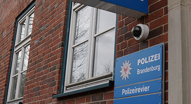 Teaserbild zur Reviergeschichte mit Foto des Polizeireviers in Frankfurt/Oder