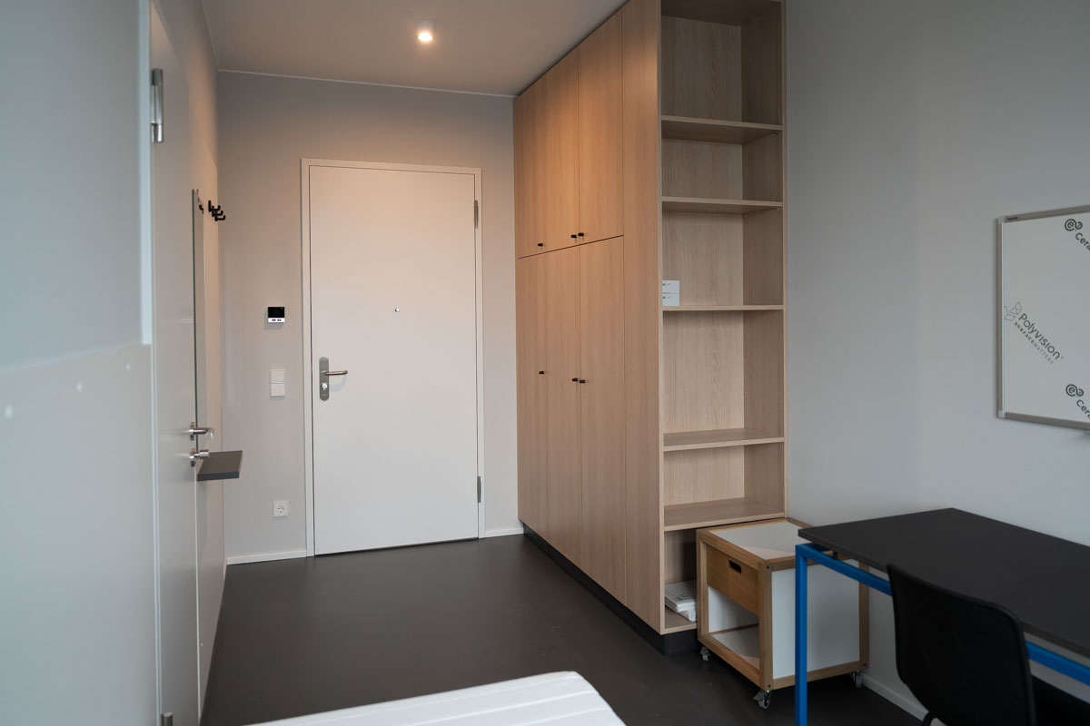 Bild: Zimmer mit Schränken