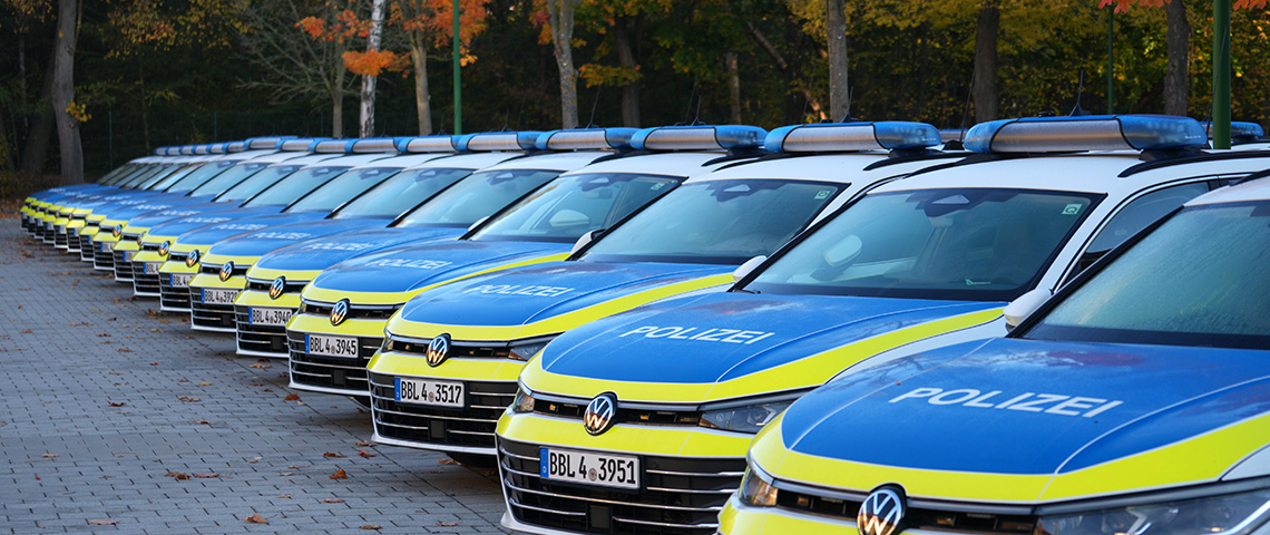 Bild: Übergabe von 115 neuen Funkstreifenwagen an die Polizei