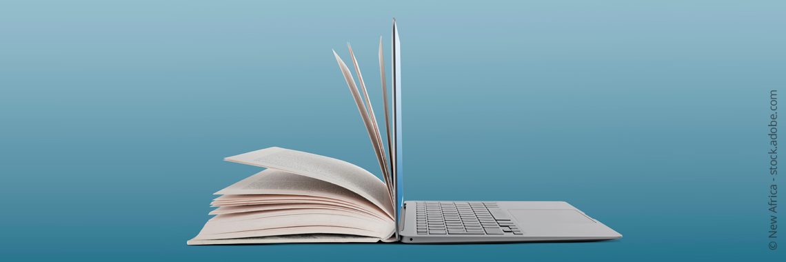 Bild: Fotomontage eines Laptops zusammen mit einem Buch - Foto: New Africa - stock.adobe.com