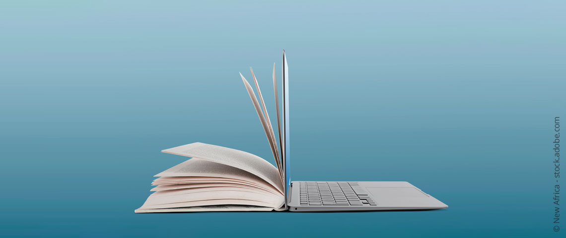 Bild: Fotomontage eines Laptops zusammen mit einem Buch - Foto: New Africa - stock.adobe.com