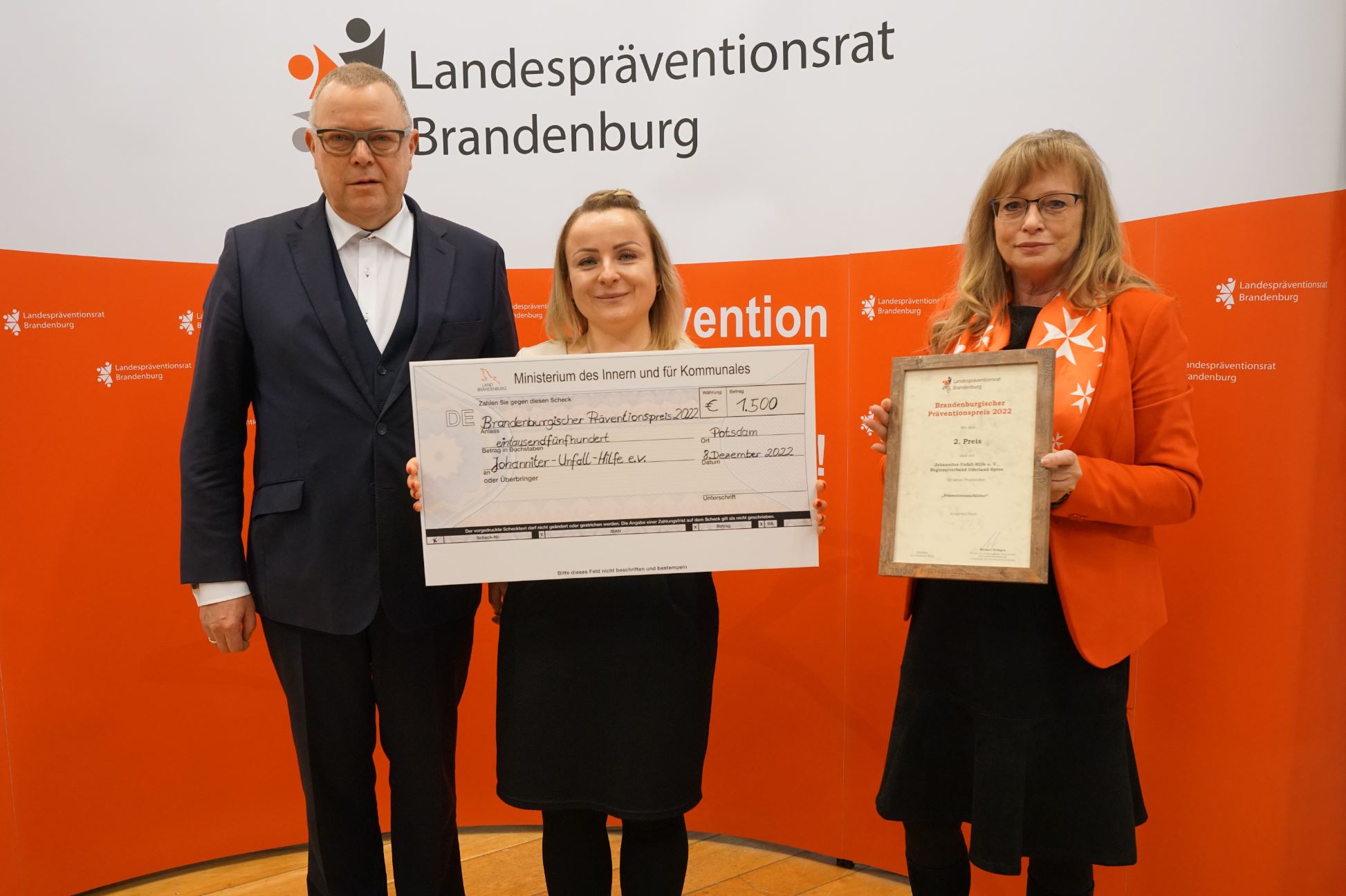 Gruppenbild von der Verleihung Landespräventionspreis 2022 -Zweiter Platz