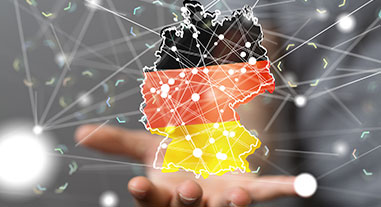 Teaserbild auf dem eine Hand abgebildet ist über der eine Karte von Deutschland schwebt inkl. einem Netz aus Punkten, was die grenzüberschreitende digitale Zusammenarbeit signalisiert