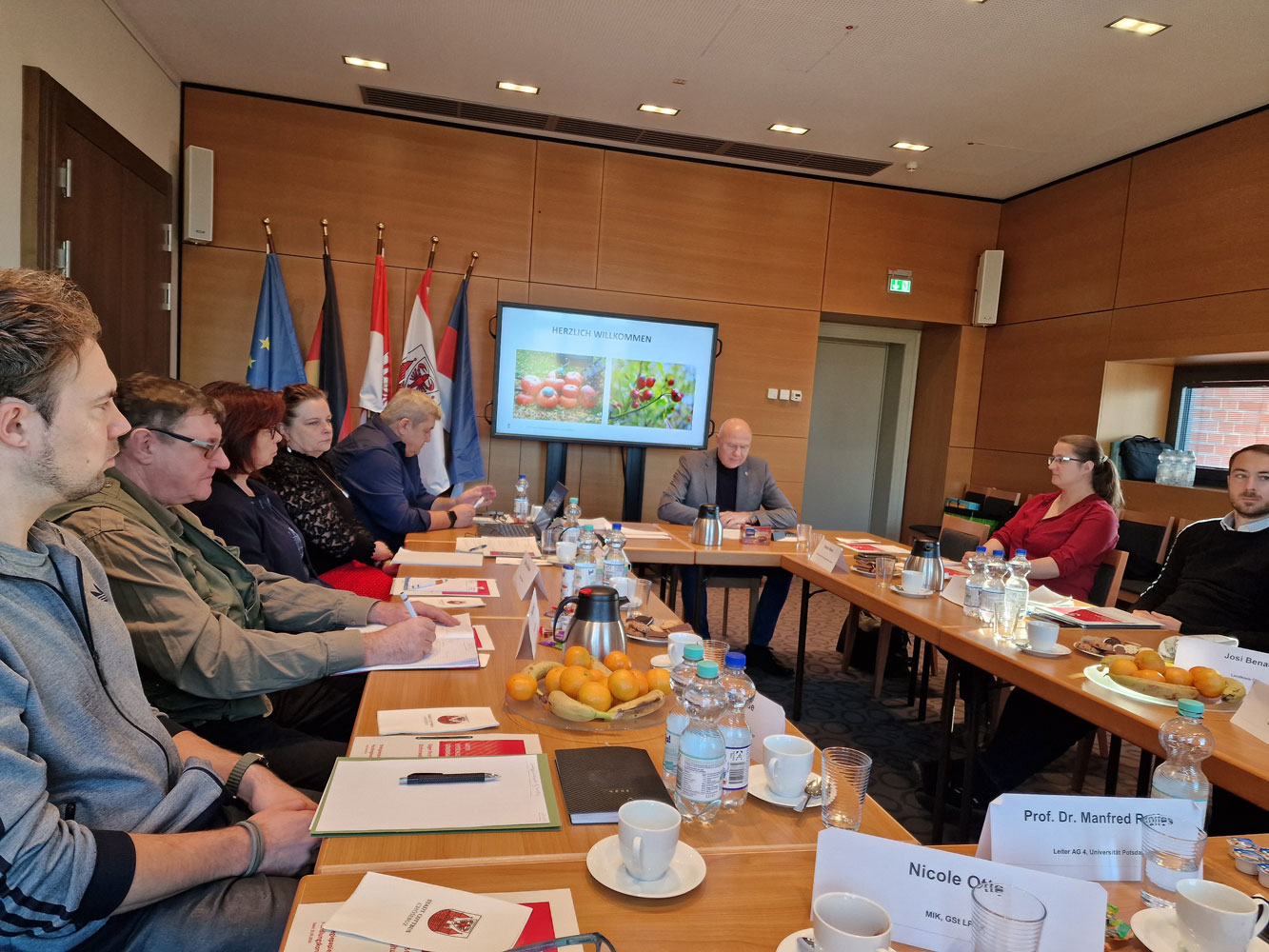 Cottbusser Ordnungsamtsdezernatsleiter begrüßt Teilnehmer zur Arbeitsgruppensitzung