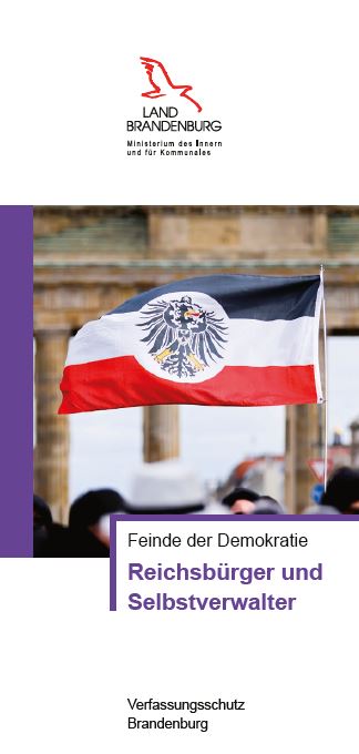Bild vergrößern (Bild: Vorschauseite des Faltblattes mit dem Titel Reichsbürger und Selbstverwalter zeigt eine wehende Fahne)