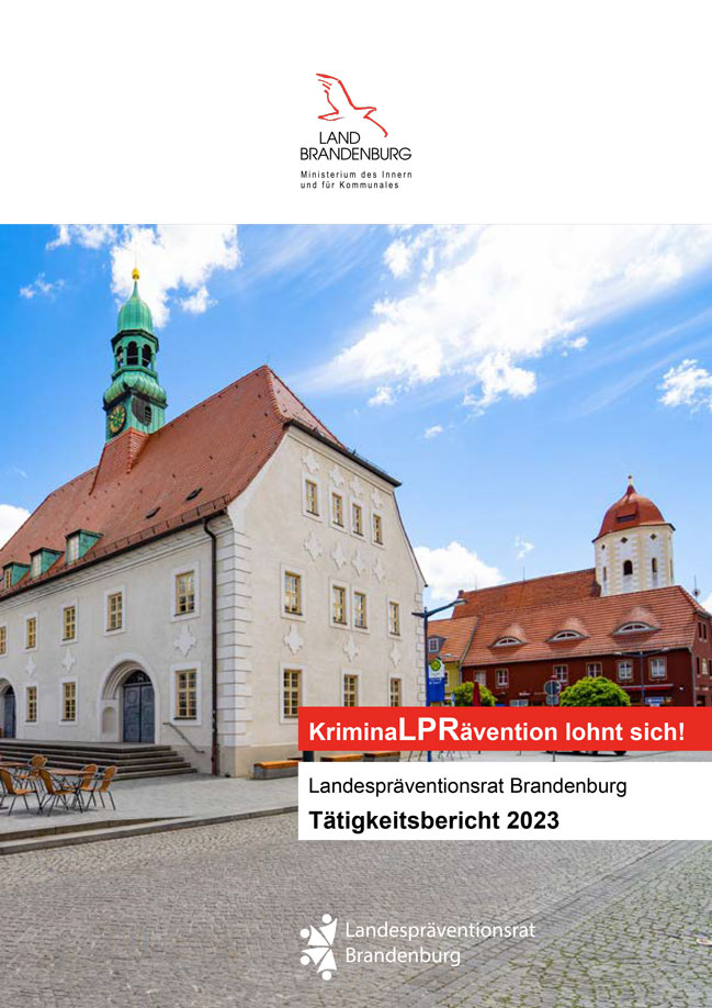 Bild vergrößern (Bild: Vorschaubild Titelseite LPR Tätigkeitsbericht 2023 mit Stadtansicht Finsterwalde)