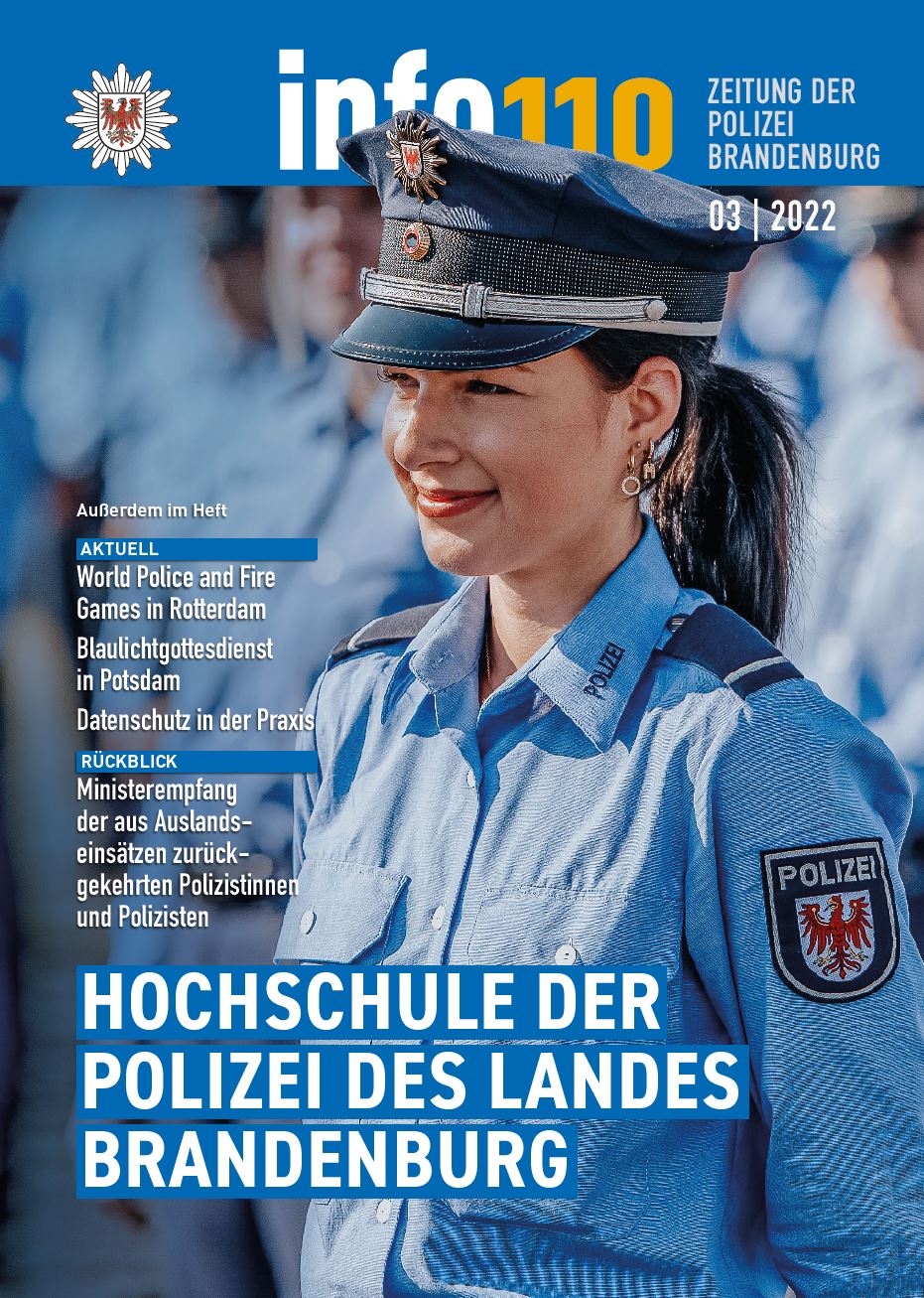 Bild vergrößern (Bild: Vorschaubild der Titelseite der Polizeizeitschrift info 110 Nr. 3/2022 mit einem Foto einer Polizistin und dem Titeltext Hochschule der Polizei )