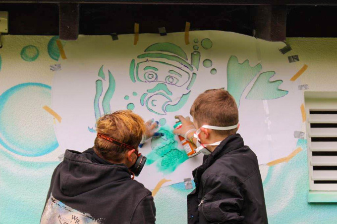 Foto Graffitiprojekt in Senftenberg - zwei Sprayer