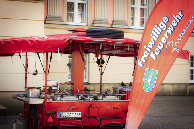 Foto von einer Gulaschkanone der FF Falkensee im Innenhof des Landtages Brandenburg