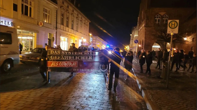 Bild von DER DRITTE WEG bei Anti-Corona-Protesten